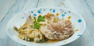 Svinjski zrezki v čebulni omaki