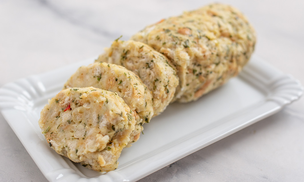 Kruhova rolada - recept za porabo starega kruha - Znam.si