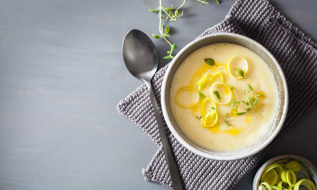 Hladna krompirjeva juha s porom