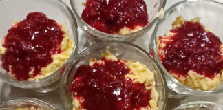 Rižev puding z malinami in javorjevim sirupom